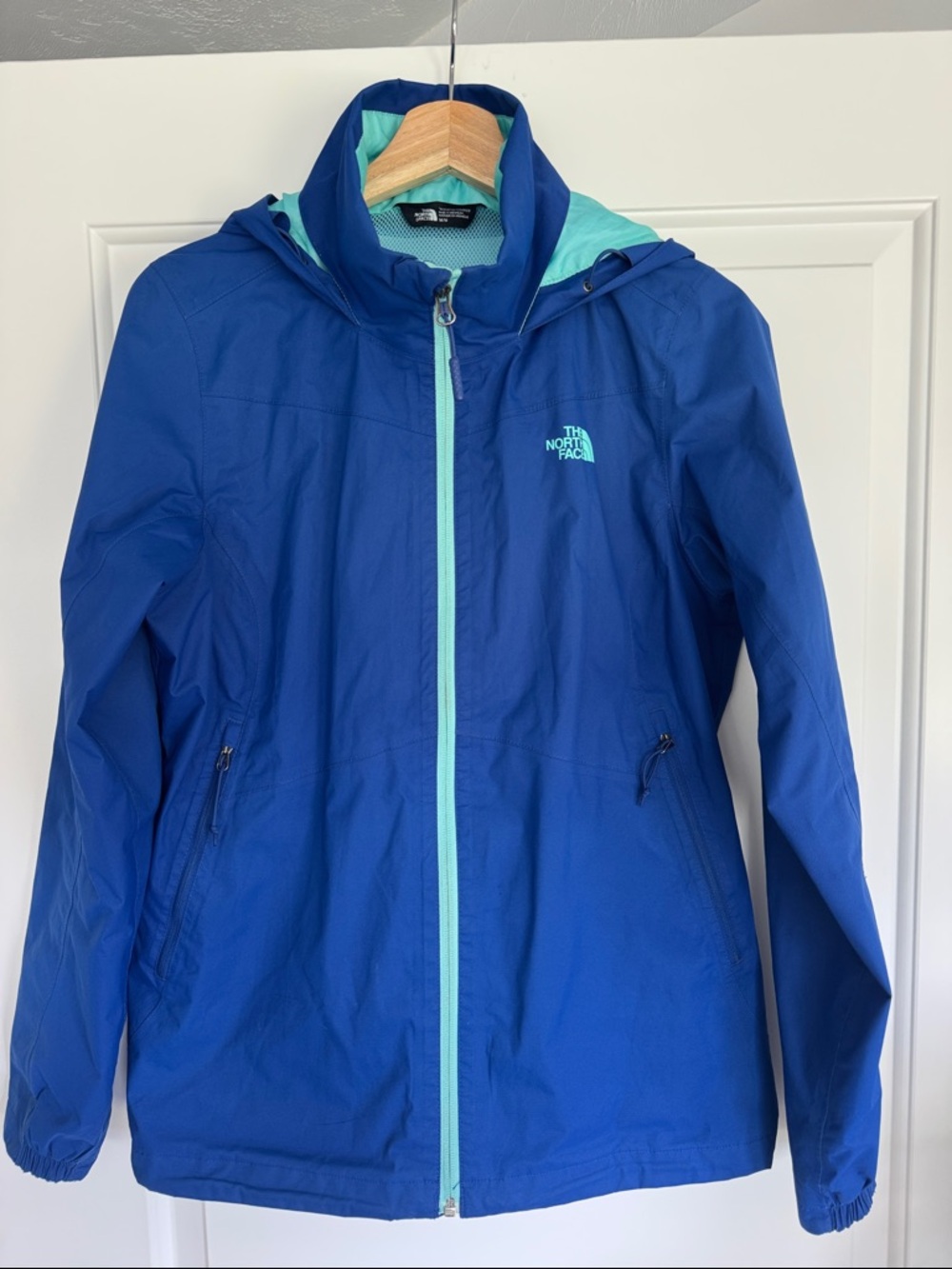 The North Face Resolve Plus Jacket Blue Hooded Rain Shell Women’s M